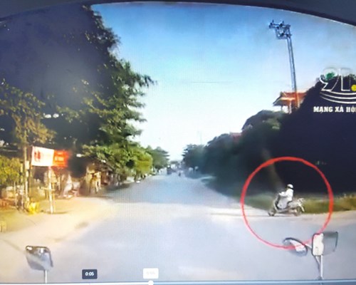 Container giảm tốc, đánh lái gấp tránh Honda Lead